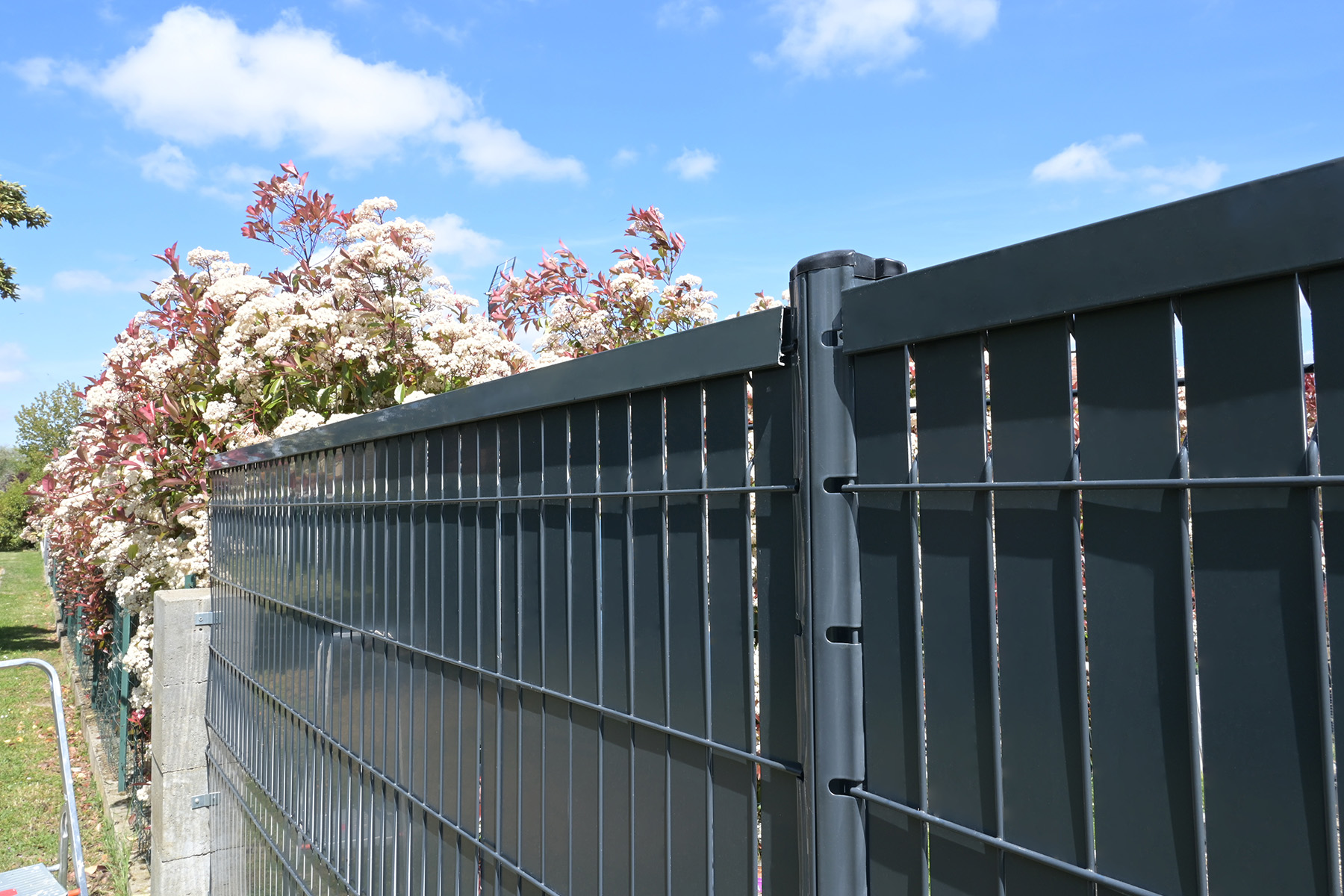 Brise-vue aluminium pour panneaux rigides