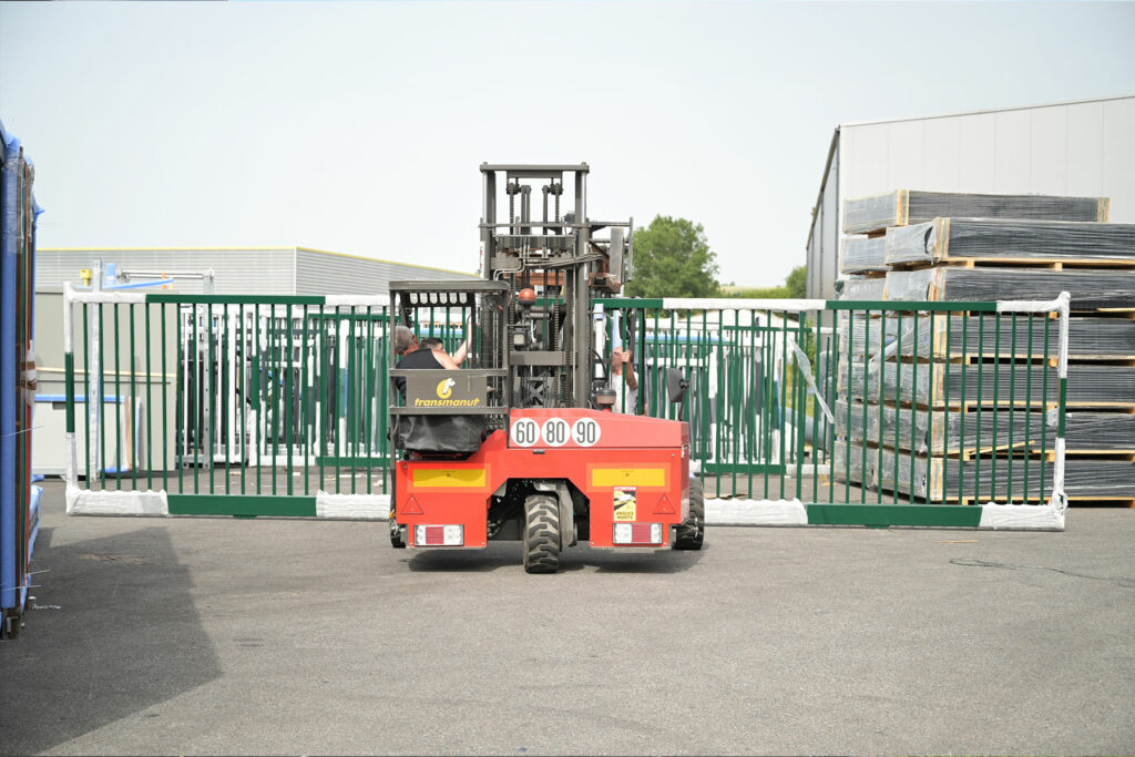 Chariot transport portail industriel